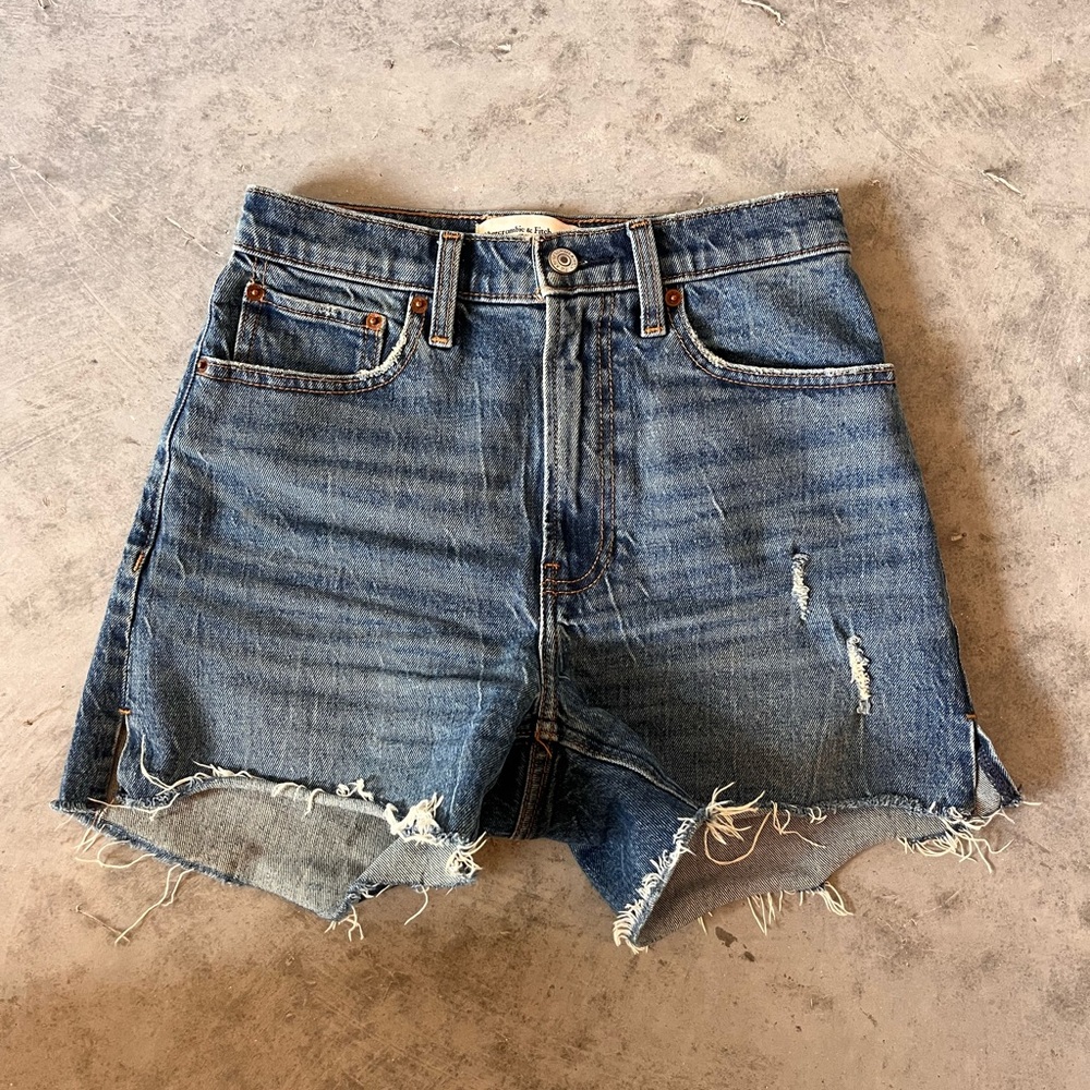 Abercrombie & Fitch High Rise 4” Short